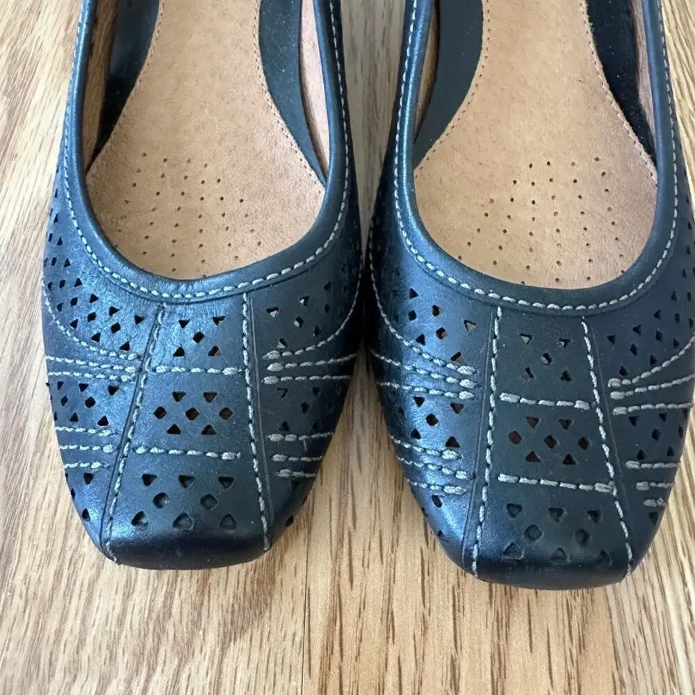 Clarks Artisan Ryla Black Leather Perforated Low Heel Wedge Pumps 6.5M Boho - Picture 6 of 11
